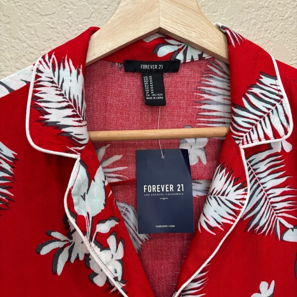 NEW Forever 21 Cropped Hawaiian Shirt in Red Size Medium - Picture 3 of 5